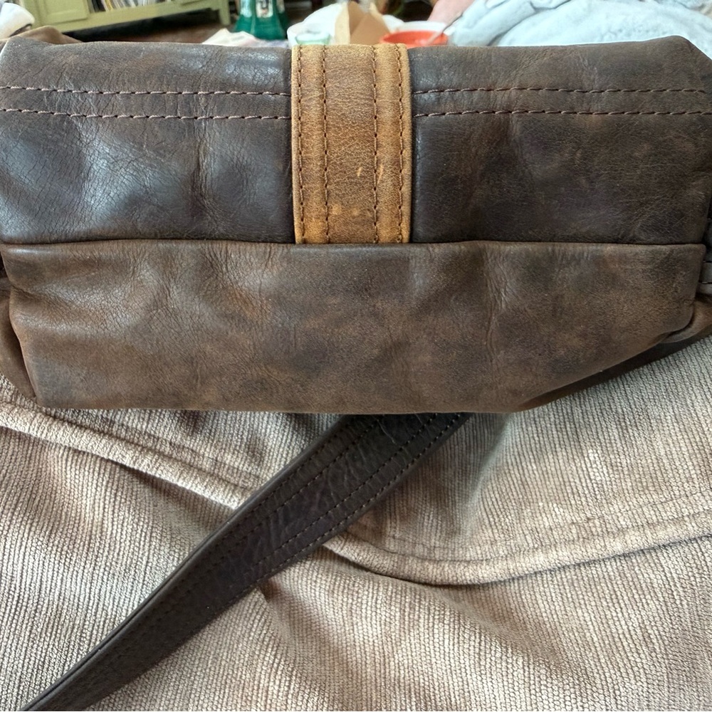 Rough and Tumble distressed espresso/ rustic pecan Train with 3 way LP strap - Picture 10 of 16